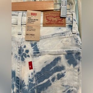 721 Levi’s High Rise Skinny